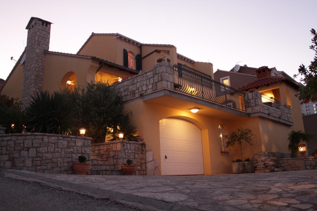 House 4 You Lumbarda Buitenkant foto
